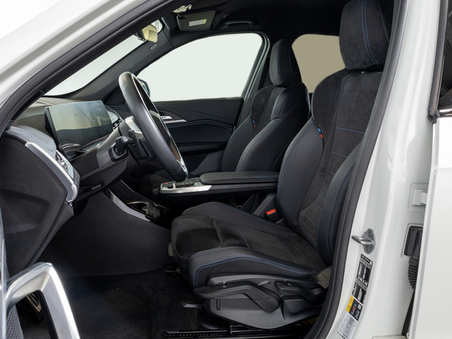 BMW iX1 eDrive20 color Blanco. Año 2025. 150KW(204CV). Eléctrico. En concesionario Oliva Motor Girona de Girona