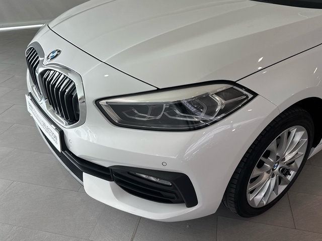 BMW Serie 1 118i color Blanco. Año 2022. 103KW(140CV). Gasolina. En concesionario Burgocar (Bmw y Mini) de Burgos