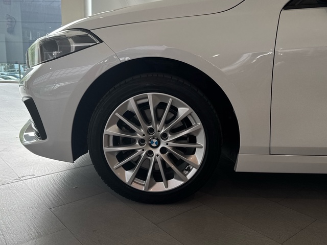 BMW Serie 1 118i color Blanco. Año 2022. 103KW(140CV). Gasolina. En concesionario Burgocar (Bmw y Mini) de Burgos