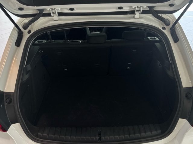 BMW Serie 1 118i color Blanco. Año 2022. 103KW(140CV). Gasolina. En concesionario Burgocar (Bmw y Mini) de Burgos