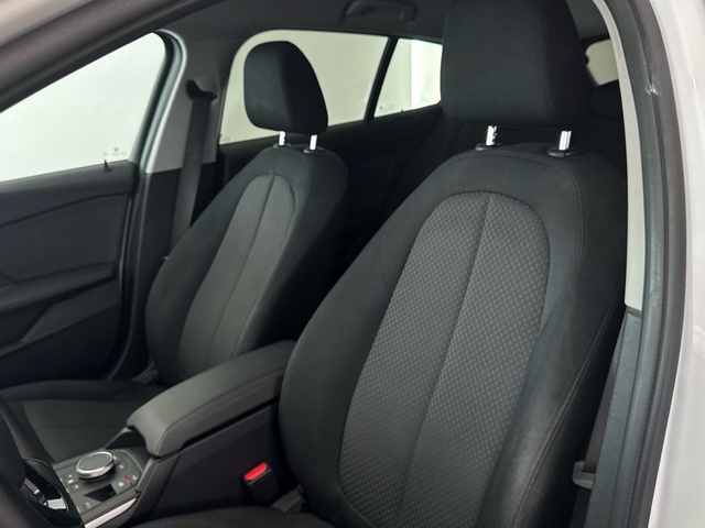 BMW Serie 1 118i color Blanco. Año 2022. 103KW(140CV). Gasolina. En concesionario Burgocar (Bmw y Mini) de Burgos