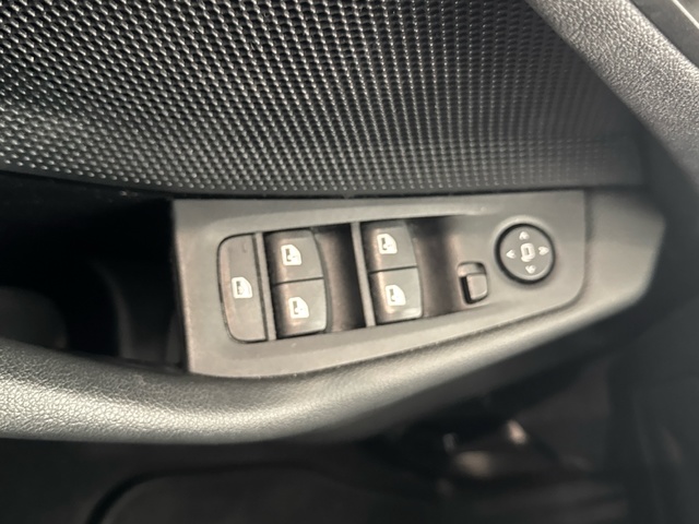 BMW Serie 1 118i color Blanco. Año 2022. 103KW(140CV). Gasolina. En concesionario Burgocar (Bmw y Mini) de Burgos