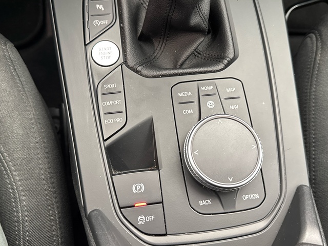 BMW Serie 1 118i color Blanco. Año 2022. 103KW(140CV). Gasolina. En concesionario Burgocar (Bmw y Mini) de Burgos