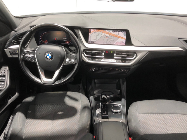BMW Serie 1 118d color Blanco. Año 2021. 110KW(150CV). Diésel. En concesionario Auto Premier, S.A. - MADRID de Madrid