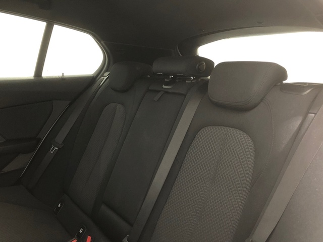 BMW Serie 1 118d color Blanco. Año 2021. 110KW(150CV). Diésel. En concesionario Auto Premier, S.A. - MADRID de Madrid