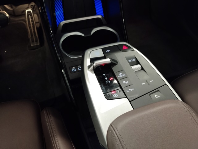 BMW X1 sDrive20d color Azul. Año 2025. 120KW(163CV). Diésel. En concesionario Autoberón de La Rioja