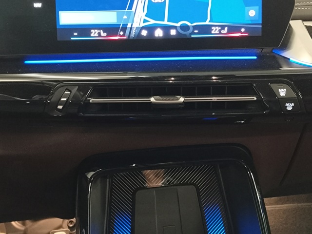 BMW X1 sDrive20d color Azul. Año 2025. 120KW(163CV). Diésel. En concesionario Autoberón de La Rioja