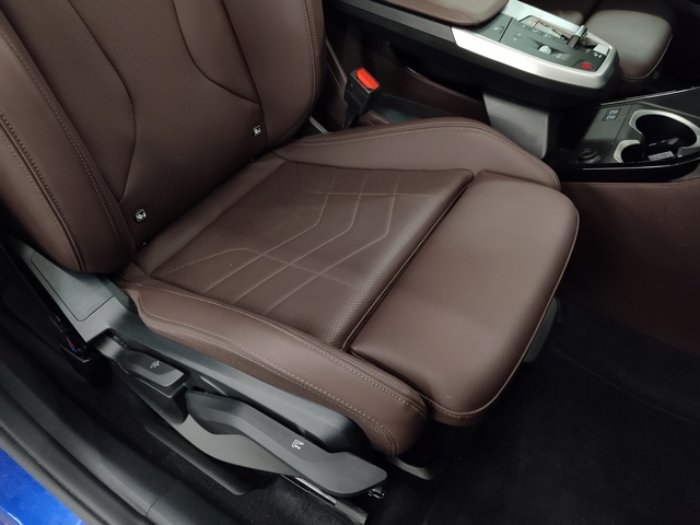 BMW X1 sDrive20d color Azul. Año 2025. 120KW(163CV). Diésel. En concesionario Autoberón de La Rioja