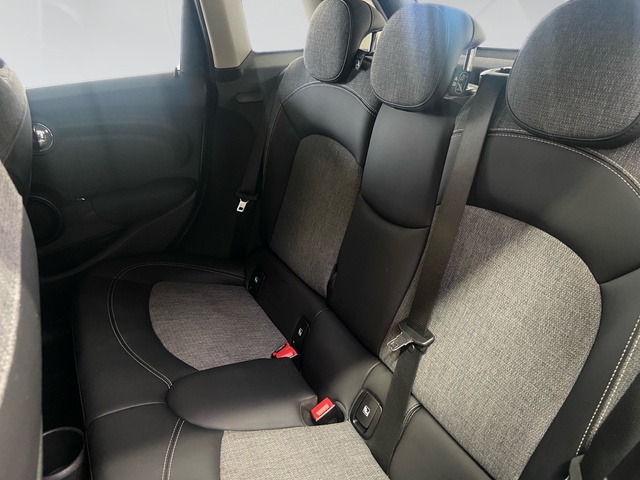 fotoG 8 del MINI MINI Cooper 5 Puertas 100 kW (136 CV) 136cv Gasolina del 2021 en Girona