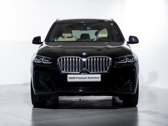 BMW X3 xDrive30e color Negro. Año 2022. 215KW(292CV). Híbrido Electro/Gasolina. En concesionario Oliva Motor Girona de Girona