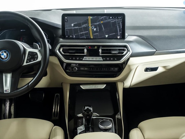 BMW X3 xDrive30e color Negro. Año 2022. 215KW(292CV). Híbrido Electro/Gasolina. En concesionario Oliva Motor Girona de Girona