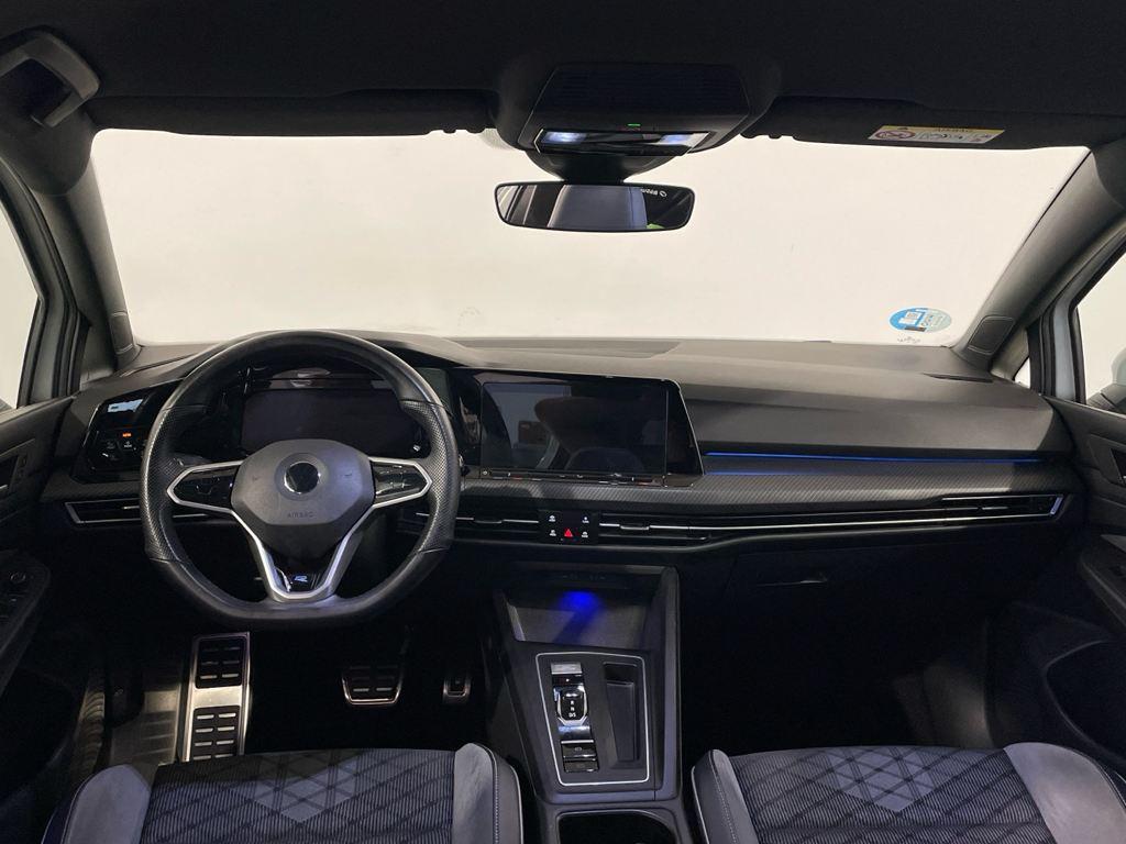 Volkswagen Golf 1.5 eTSI en Barcelona