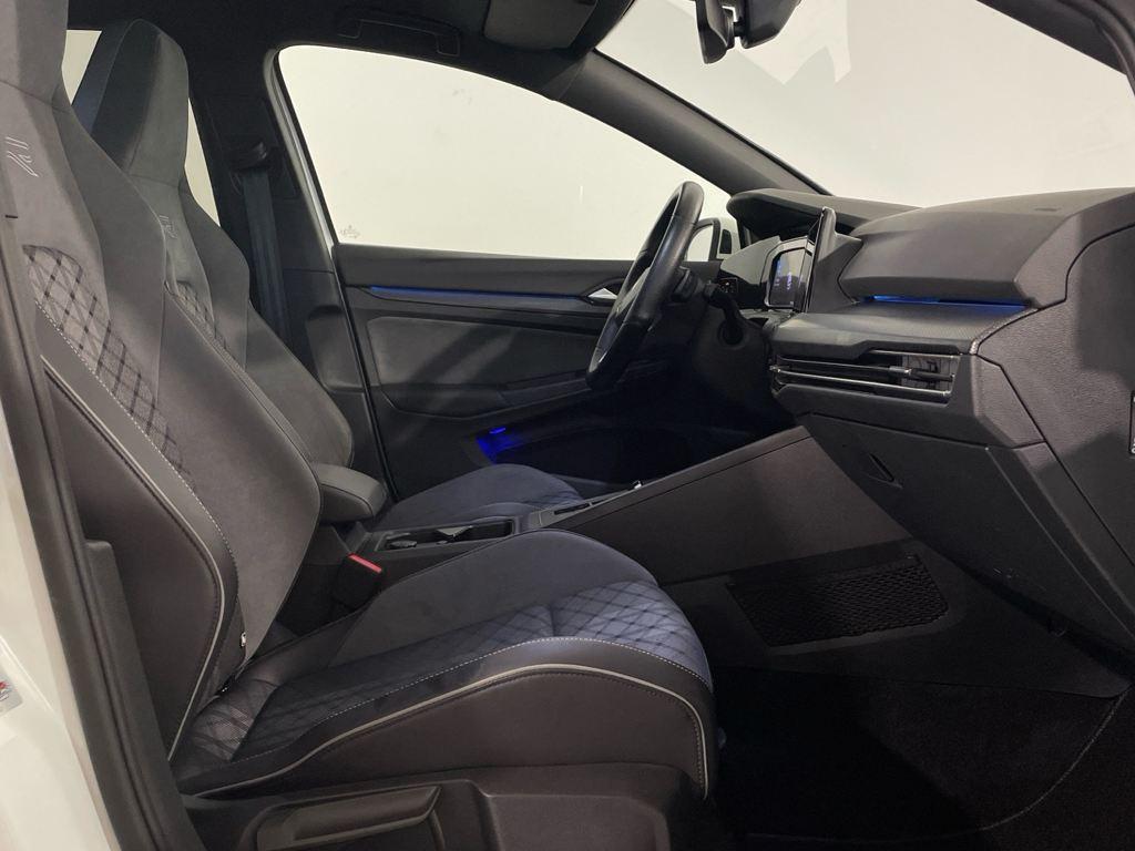 Volkswagen Golf 1.5 eTSI en Barcelona