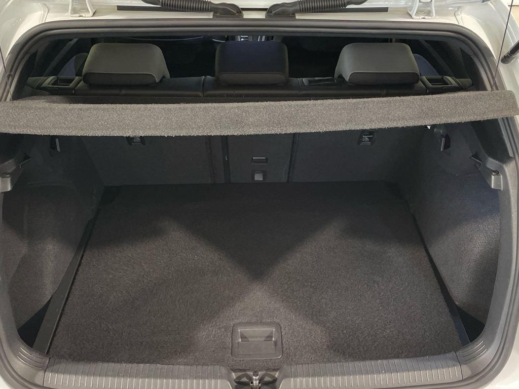 Volkswagen Golf 1.5 eTSI en Barcelona