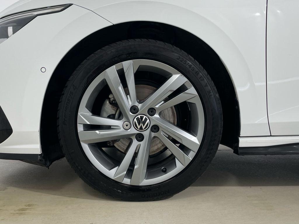 Volkswagen Golf 1.5 eTSI en Barcelona