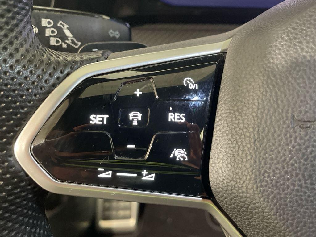 Volkswagen Golf 1.5 eTSI en Barcelona