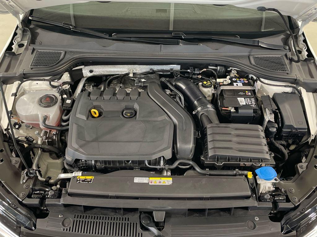 Volkswagen Golf 1.5 eTSI en Barcelona