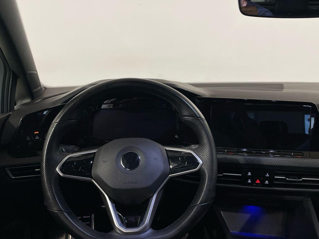 Volkswagen Golf 1.5 eTSI en Barcelona