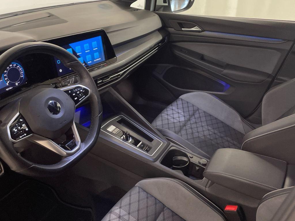 Volkswagen Golf 1.5 eTSI en Barcelona