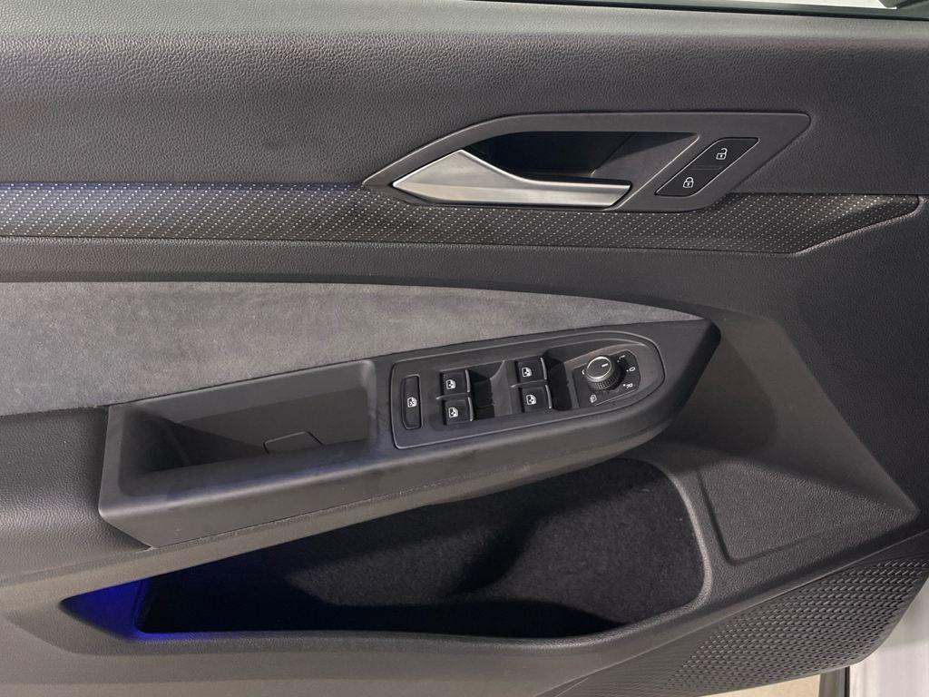 Volkswagen Golf 1.5 eTSI en Barcelona