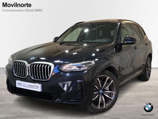 BMW X3 xDrive30e color Negro. Año 2022. 215KW(292CV). Híbrido Electro/Gasolina. En concesionario Movilnorte El Plantio de Madrid
