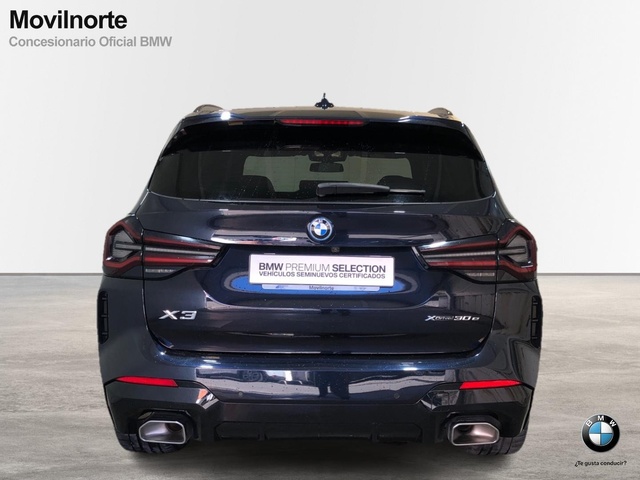 BMW X3 xDrive30e color Negro. Año 2022. 215KW(292CV). Híbrido Electro/Gasolina. En concesionario Movilnorte El Plantio de Madrid