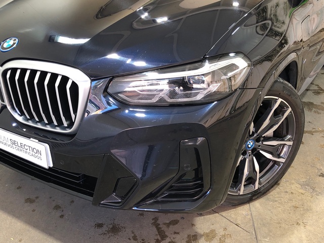 BMW X3 xDrive30e color Negro. Año 2022. 215KW(292CV). Híbrido Electro/Gasolina. En concesionario Movilnorte El Plantio de Madrid