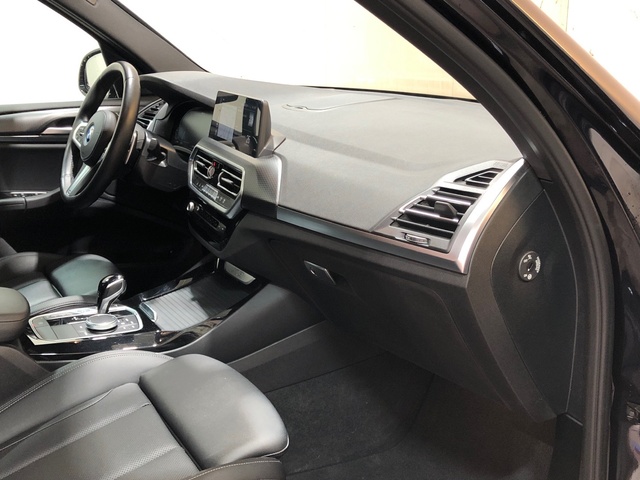 BMW X3 xDrive30e color Negro. Año 2022. 215KW(292CV). Híbrido Electro/Gasolina. En concesionario Movilnorte El Plantio de Madrid