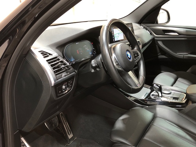 BMW X3 xDrive30e color Negro. Año 2022. 215KW(292CV). Híbrido Electro/Gasolina. En concesionario Movilnorte El Plantio de Madrid