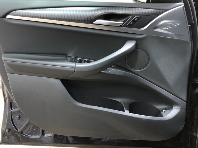 BMW X3 xDrive30e color Negro. Año 2022. 215KW(292CV). Híbrido Electro/Gasolina. En concesionario Movilnorte El Plantio de Madrid