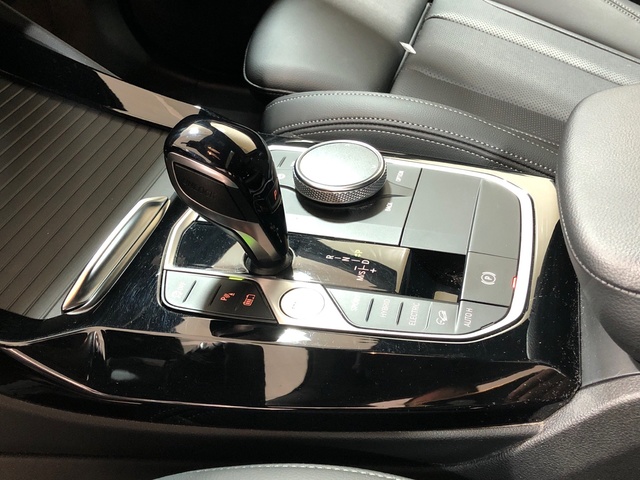 BMW X3 xDrive30e color Negro. Año 2022. 215KW(292CV). Híbrido Electro/Gasolina. En concesionario Movilnorte El Plantio de Madrid