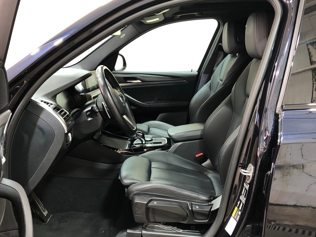 BMW X3 xDrive30e color Negro. Año 2022. 215KW(292CV). Híbrido Electro/Gasolina. En concesionario Movilnorte El Plantio de Madrid