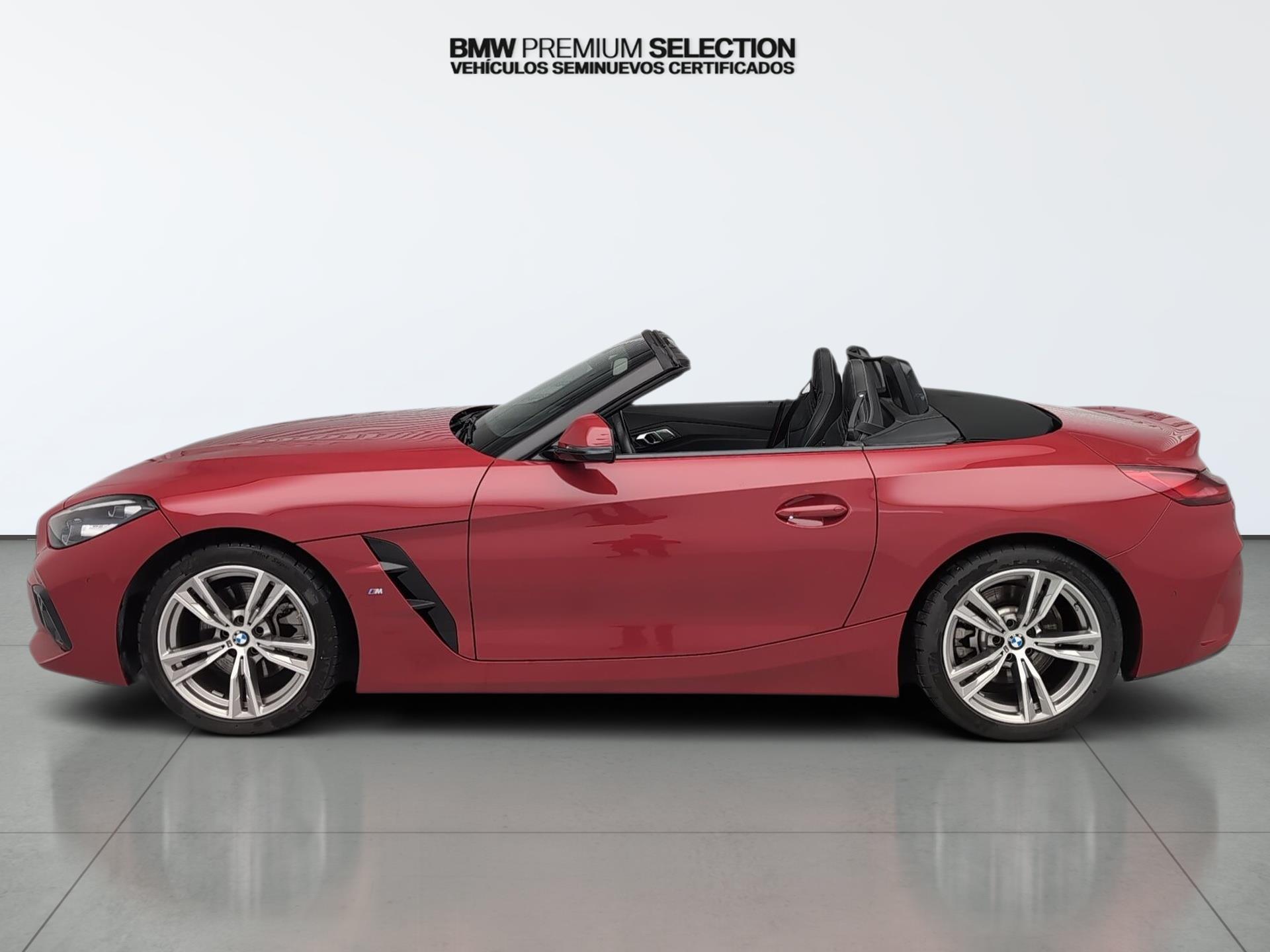 BMW Z4 sDrive30i Cabrio color Rojo. Año 2025. 190KW(258CV). Gasolina. En concesionario Automotor Premium Velázquez - Málaga de Málaga