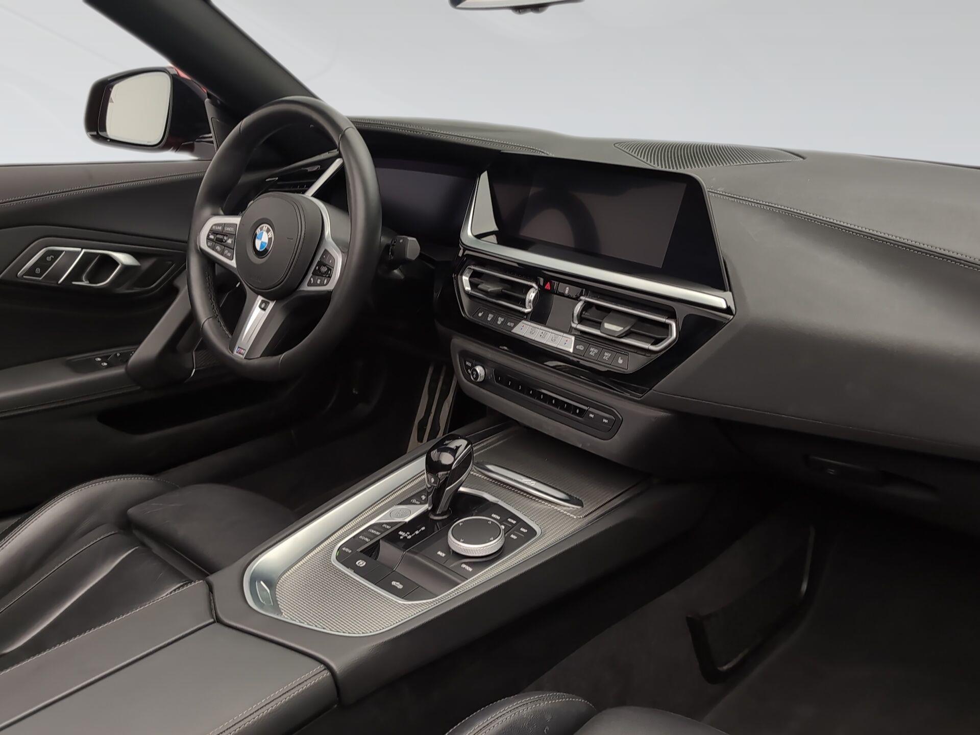 BMW Z4 sDrive30i Cabrio color Rojo. Año 2025. 190KW(258CV). Gasolina. En concesionario Automotor Premium Velázquez - Málaga de Málaga