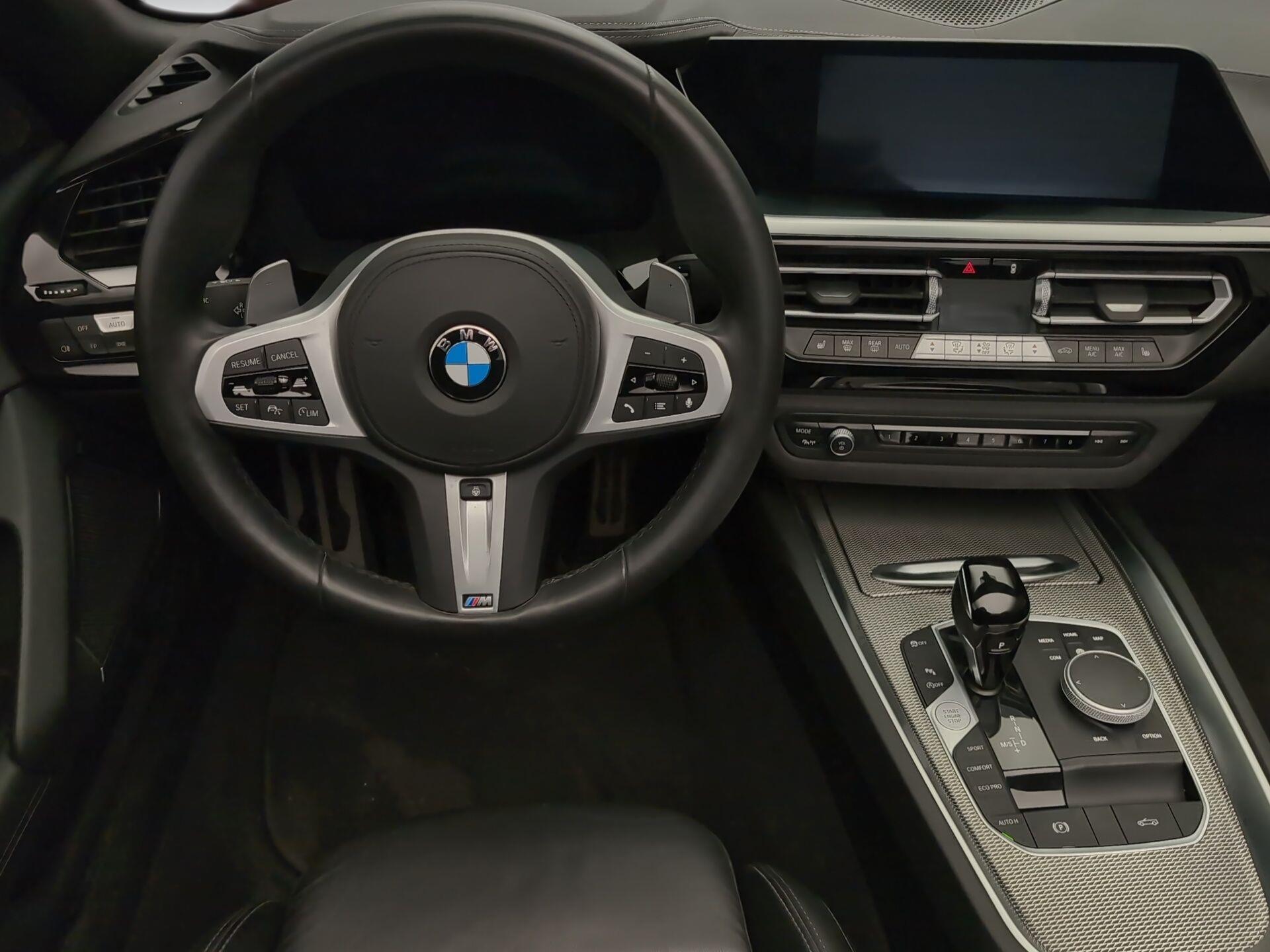 BMW Z4 sDrive30i Cabrio color Rojo. Año 2025. 190KW(258CV). Gasolina. En concesionario Automotor Premium Velázquez - Málaga de Málaga