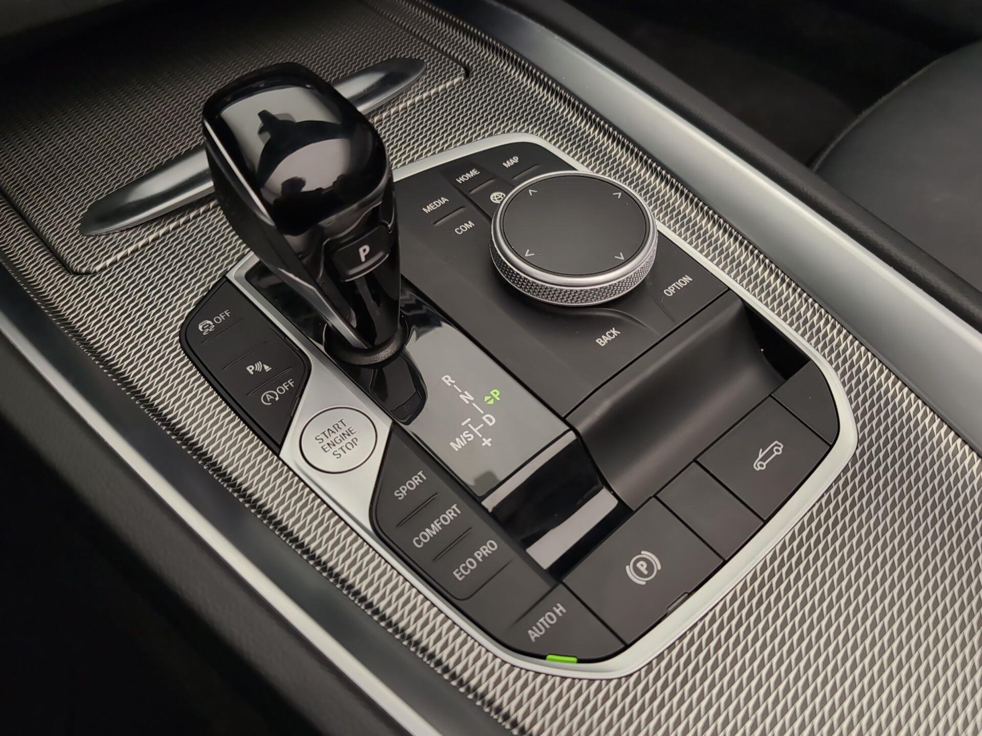 BMW Z4 sDrive30i Cabrio color Rojo. Año 2025. 190KW(258CV). Gasolina. En concesionario Automotor Premium Velázquez - Málaga de Málaga