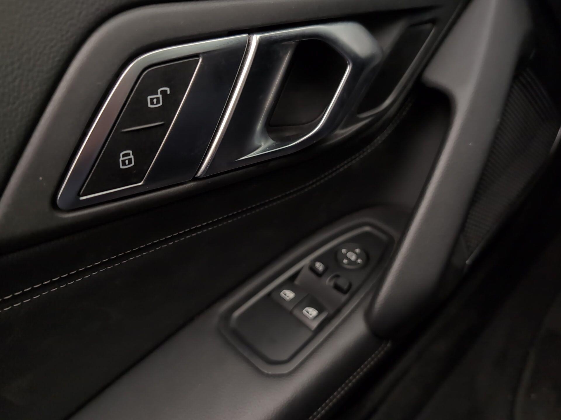 BMW Z4 sDrive30i Cabrio color Rojo. Año 2025. 190KW(258CV). Gasolina. En concesionario Automotor Premium Velázquez - Málaga de Málaga