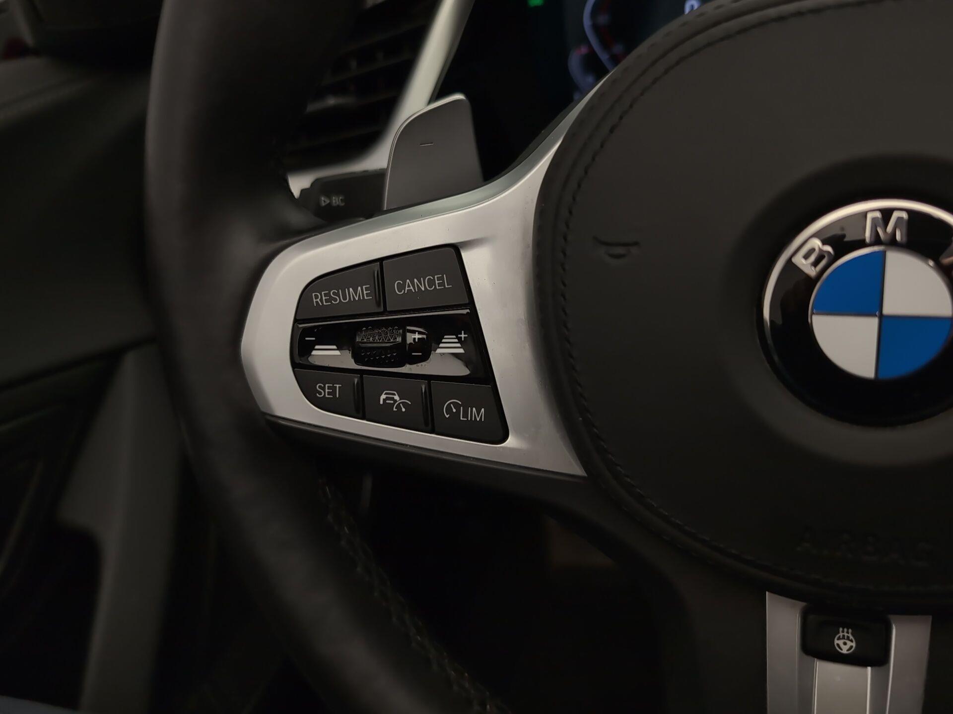 BMW Z4 sDrive30i Cabrio color Rojo. Año 2025. 190KW(258CV). Gasolina. En concesionario Automotor Premium Velázquez - Málaga de Málaga