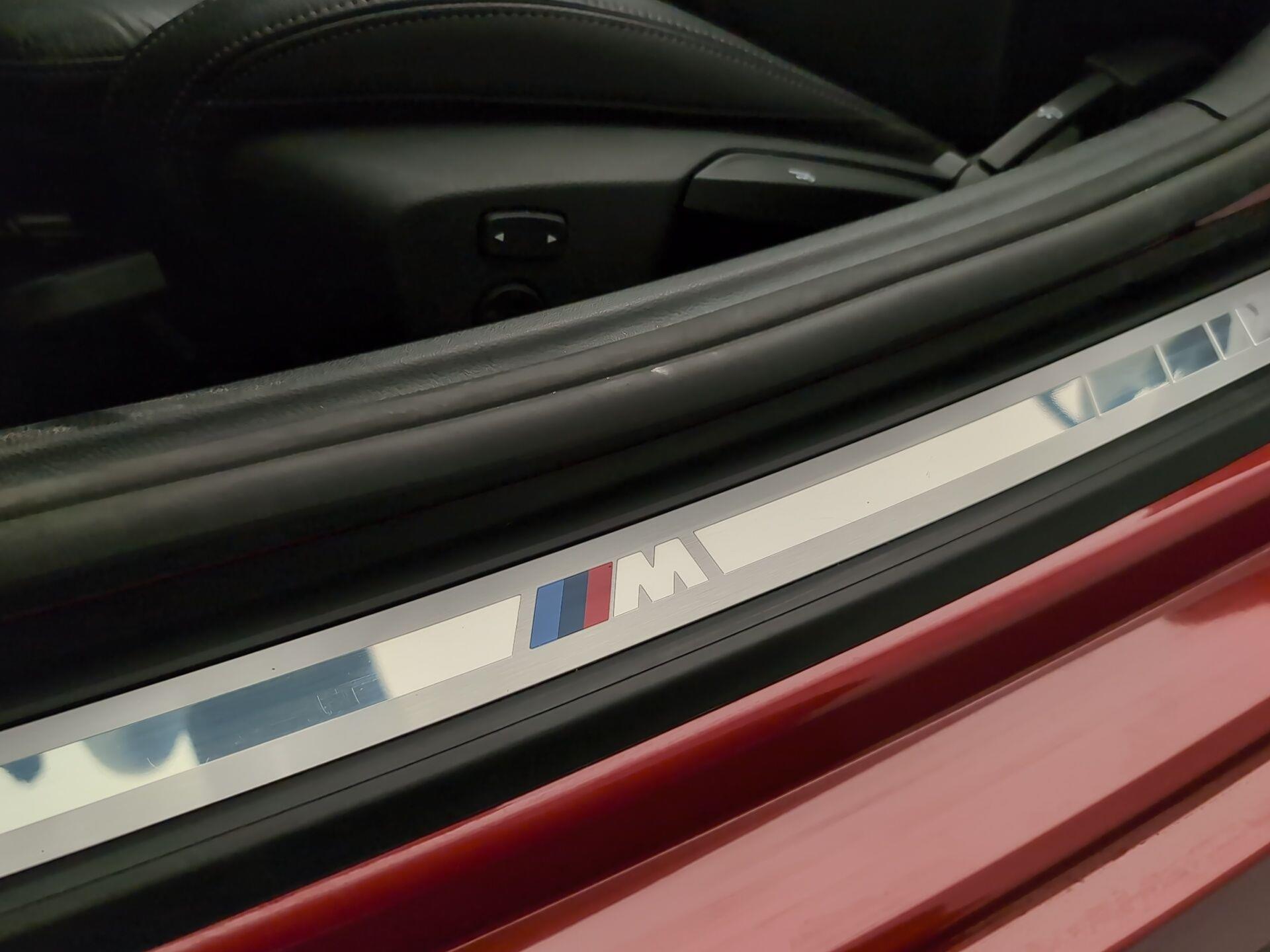 BMW Z4 sDrive30i Cabrio color Rojo. Año 2025. 190KW(258CV). Gasolina. En concesionario Automotor Premium Velázquez - Málaga de Málaga