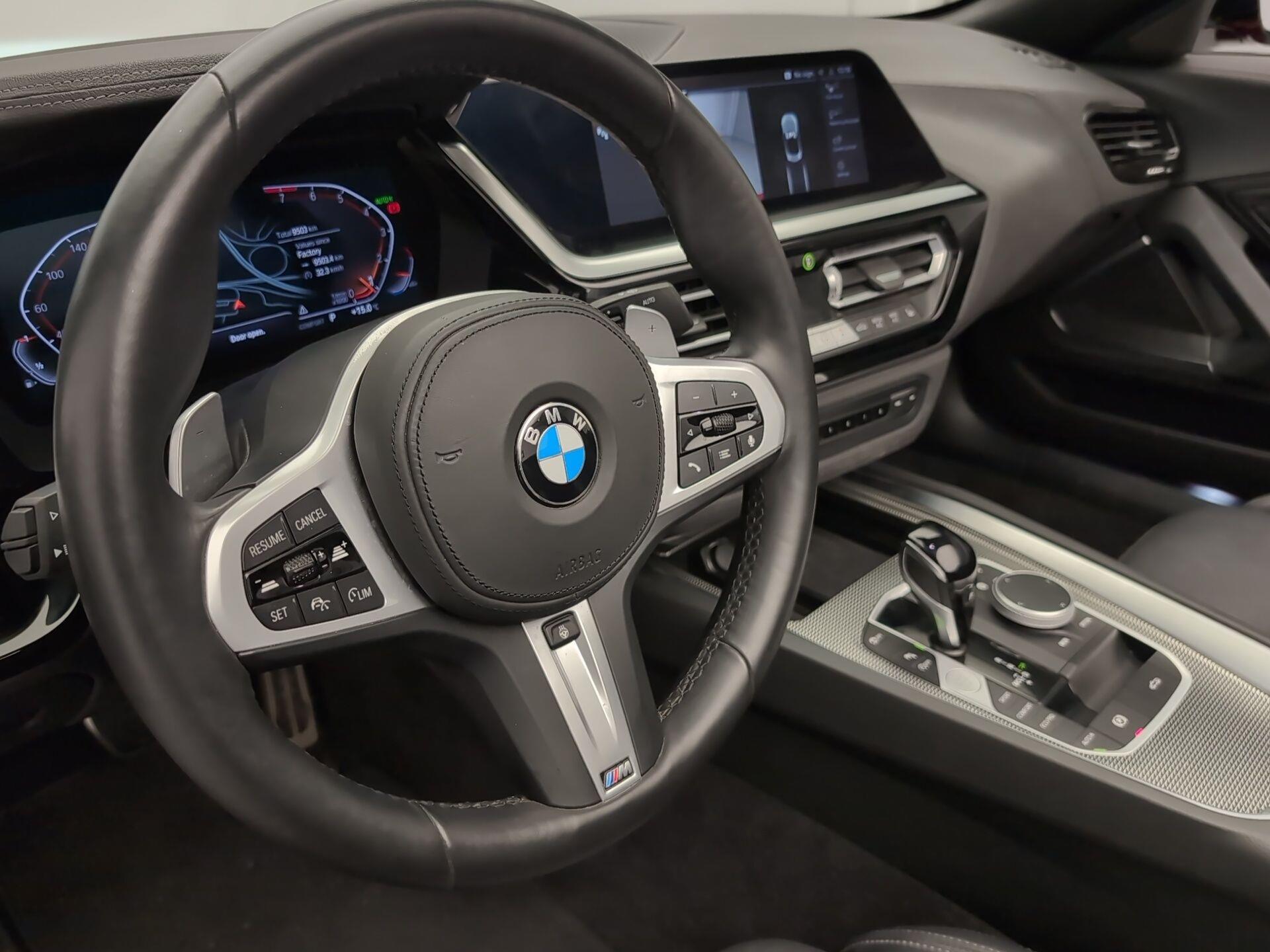 BMW Z4 sDrive30i Cabrio color Rojo. Año 2025. 190KW(258CV). Gasolina. En concesionario Automotor Premium Velázquez - Málaga de Málaga