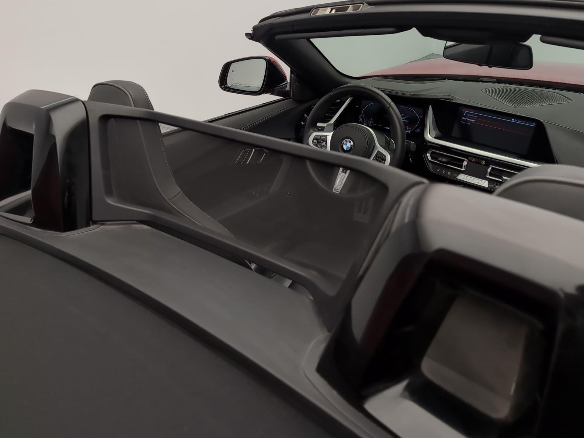 BMW Z4 sDrive30i Cabrio color Rojo. Año 2025. 190KW(258CV). Gasolina. En concesionario Automotor Premium Velázquez - Málaga de Málaga