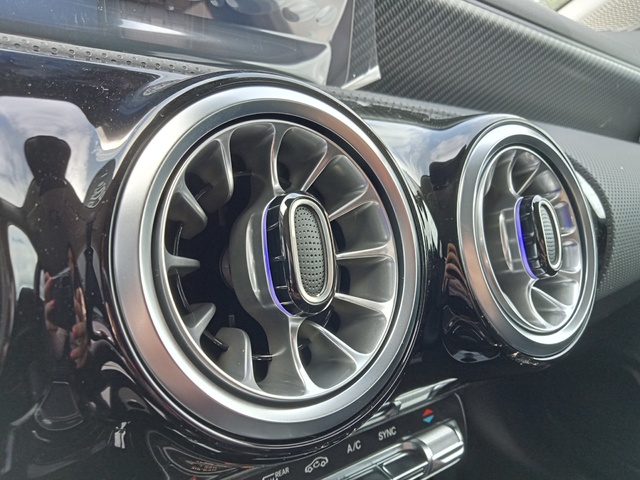 Mercedes-Benz Clase A 180 100 kW (136 CV)