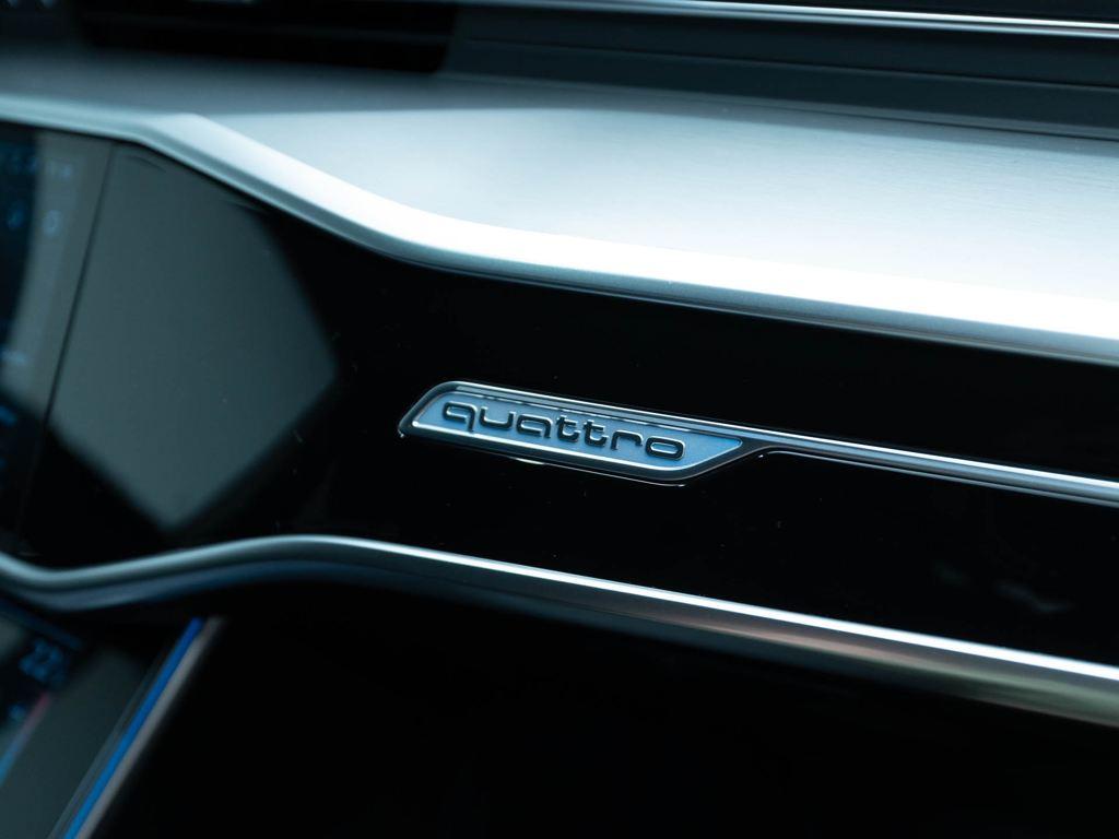 55 TFSIe quattro-ultra 270 kW (367 CV) S tronic