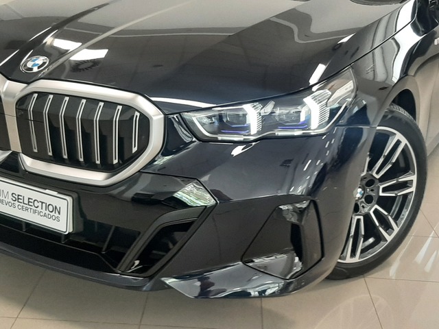 BMW Serie 5 520d color Negro. Año 2024. 145KW(197CV). Diésel. En concesionario Automoviles Bertolin, S.L. de Valencia