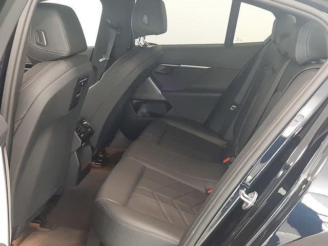 BMW Serie 5 520d color Negro. Año 2024. 145KW(197CV). Diésel. En concesionario Automoviles Bertolin, S.L. de Valencia