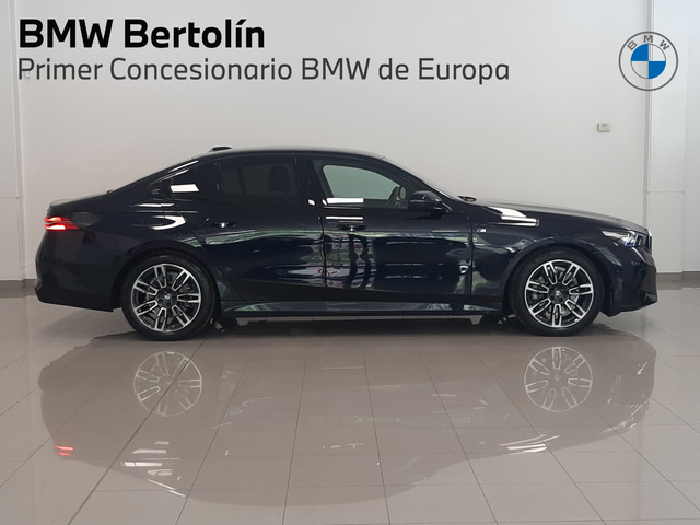 BMW Serie 5 520d color Negro. Año 2024. 145KW(197CV). Diésel. En concesionario Automoviles Bertolin, S.L. de Valencia