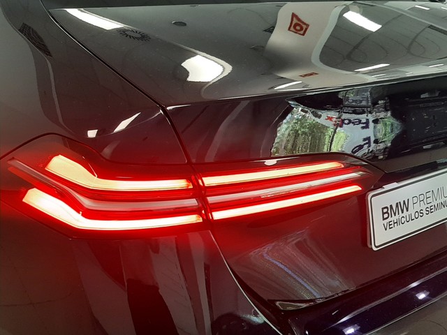 BMW Serie 5 520d color Negro. Año 2024. 145KW(197CV). Diésel. En concesionario Automoviles Bertolin, S.L. de Valencia