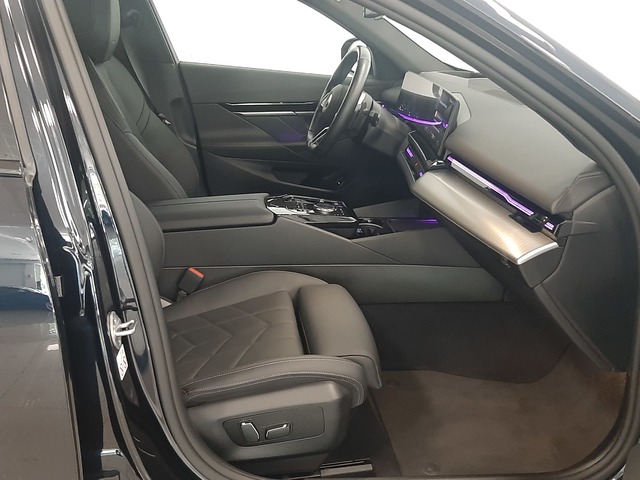 BMW Serie 5 520d color Negro. Año 2024. 145KW(197CV). Diésel. En concesionario Automoviles Bertolin, S.L. de Valencia