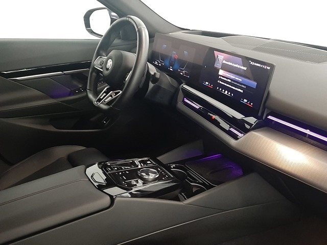 BMW Serie 5 520d color Negro. Año 2024. 145KW(197CV). Diésel. En concesionario Automoviles Bertolin, S.L. de Valencia