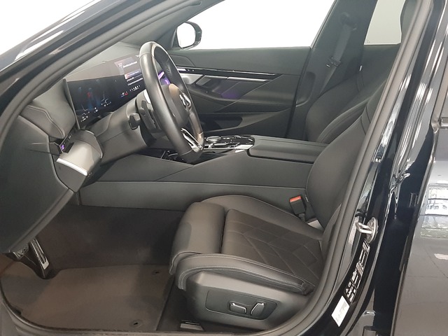 BMW Serie 5 520d color Negro. Año 2024. 145KW(197CV). Diésel. En concesionario Automoviles Bertolin, S.L. de Valencia